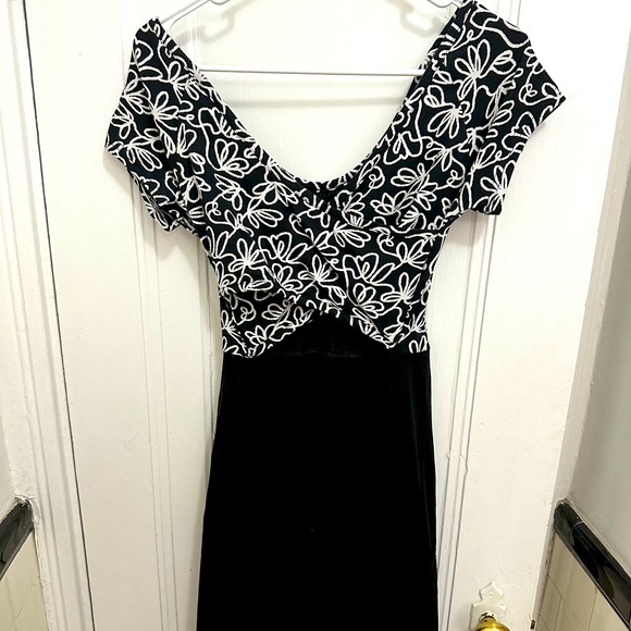 NWT Pact Women's Black Tulip/Black Fit & Flare Crossback Mini Dress, Size Small - Picture 3 of 3